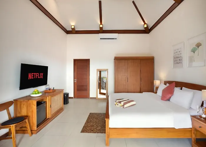 Huge 11 Bedroom Villa, Sleeps 41, Prime Area, Near *
