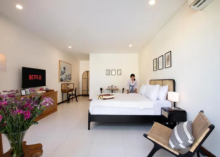 Huge 11 Bedroom Villa, Sleeps 41, Prime Area, Near