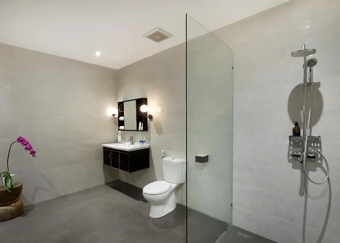 Huge 11 Bedroom Villa, Sleeps 41, Prime Area, Near Villa