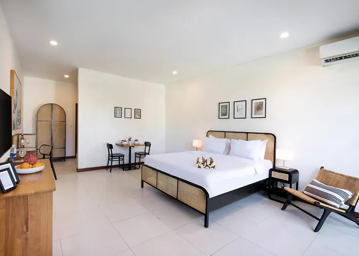 Huge 11 Bedroom Villa, Sleeps 41, Prime Area, Near *