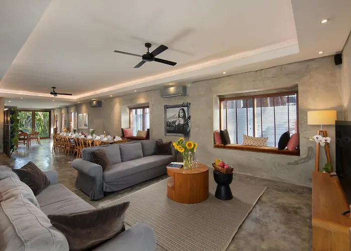 Huge 11 Bedroom Villa, Sleeps 41, Prime Area, Near * Canggu (Bali)
