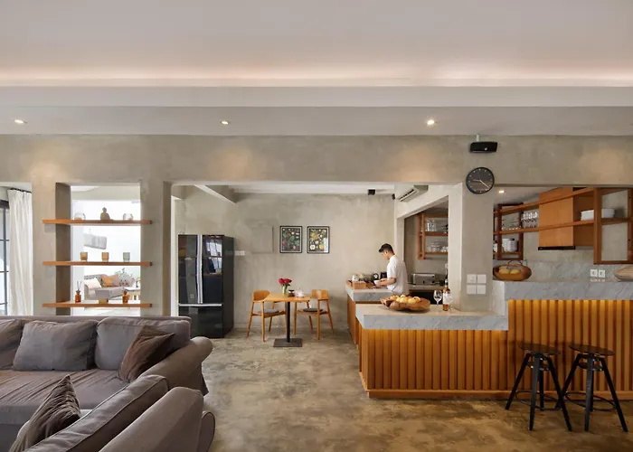 Huge 11 Bedroom Villa, Sleeps 41, Prime Area, Near Villa Canggu (Bali)