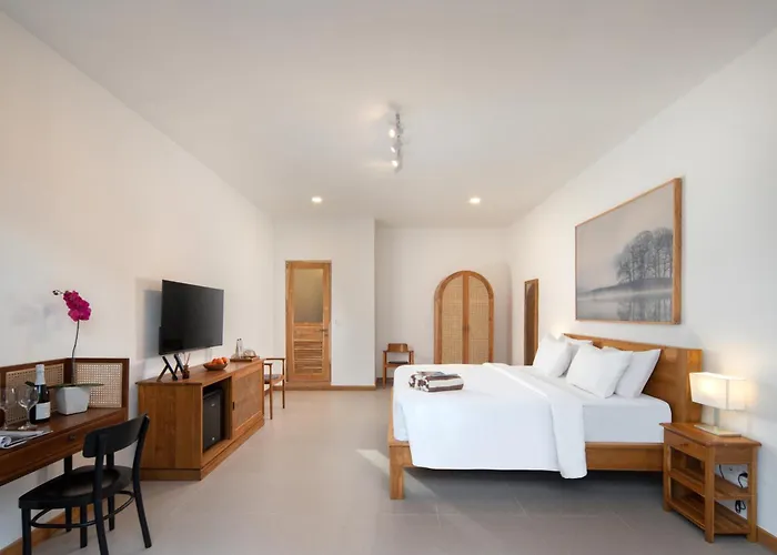 Villa Huge 11 Bedroom Villa, Sleeps 41, Prime Area, Near Canggu (Bali)