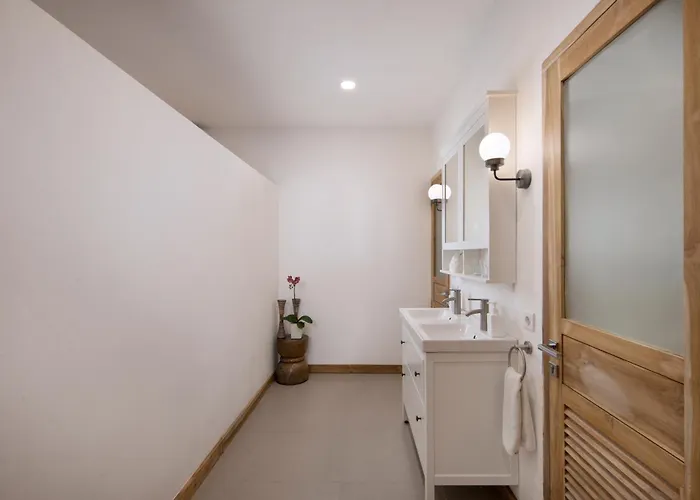 Huge 11 Bedroom Villa, Sleeps 41, Prime Area, Near Villa